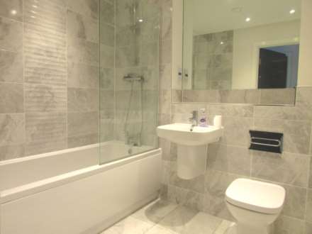 Holmesley Road, Borehamwood, Image 8