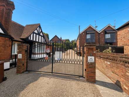 New Road, Elstree, Image 14