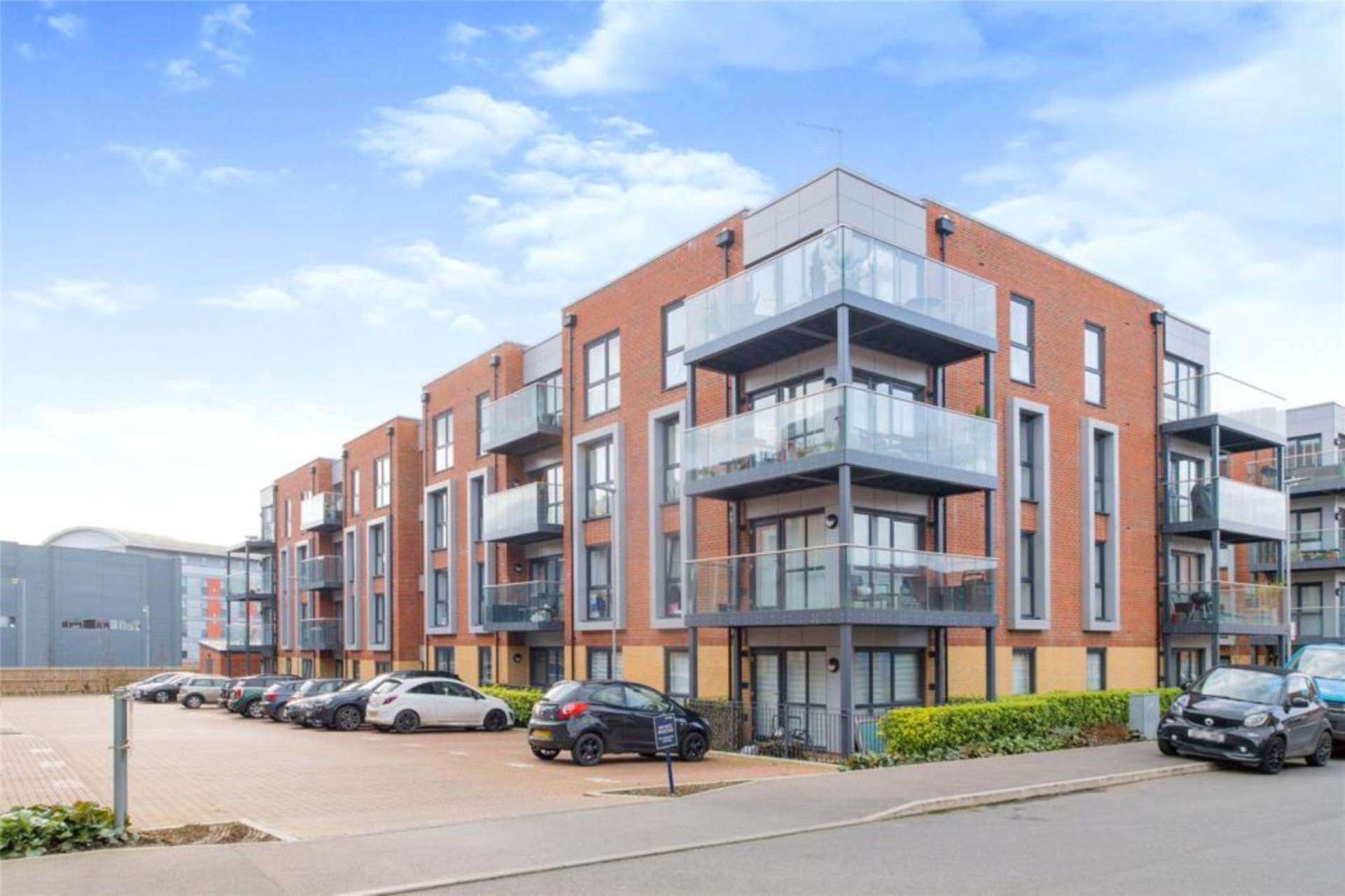Holmesley Road, Borehamwood, Image 1