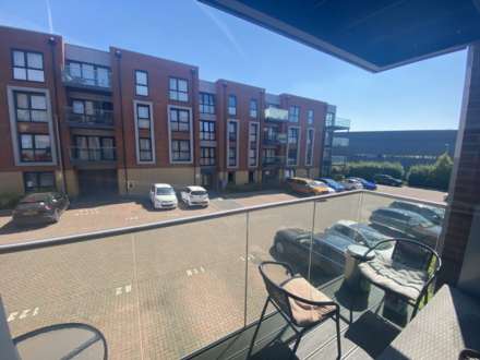 Holmesley Road, Borehamwood, Image 4