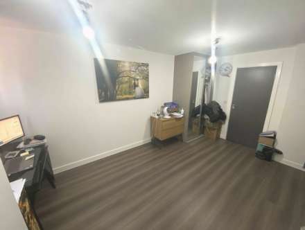Holmesley Road, Borehamwood, Image 5