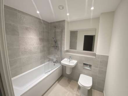 Holmesley Road, Borehamwood, Image 9