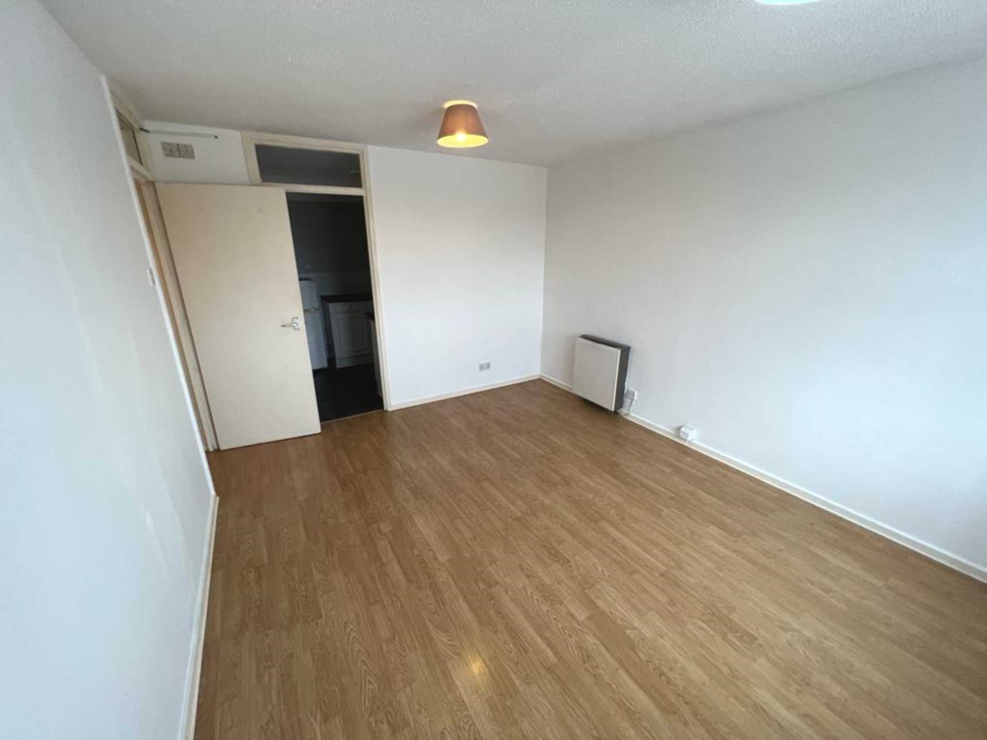 Springwood Crescent, Edgware, Image 2