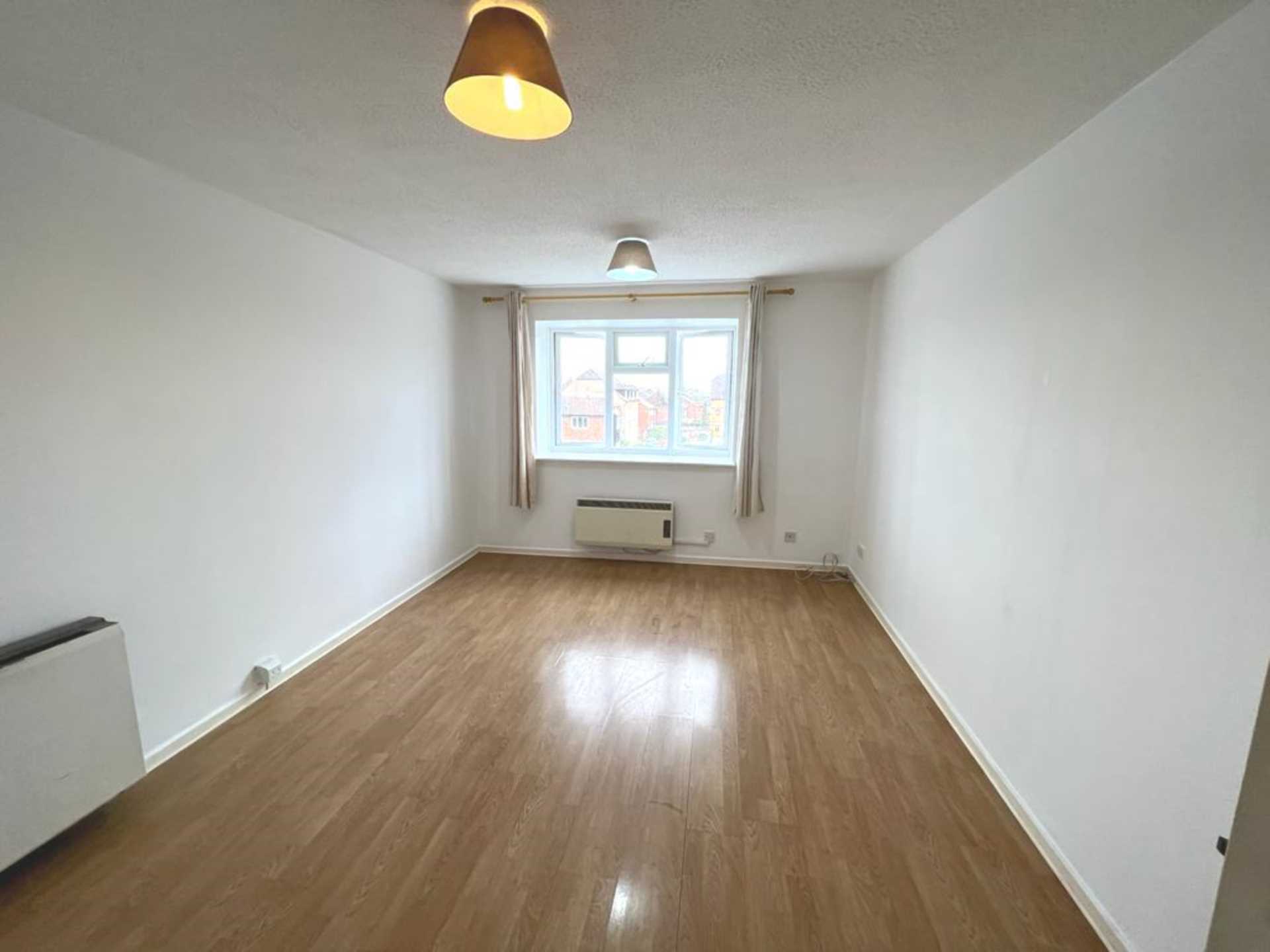 Springwood Crescent, Edgware, Image 3