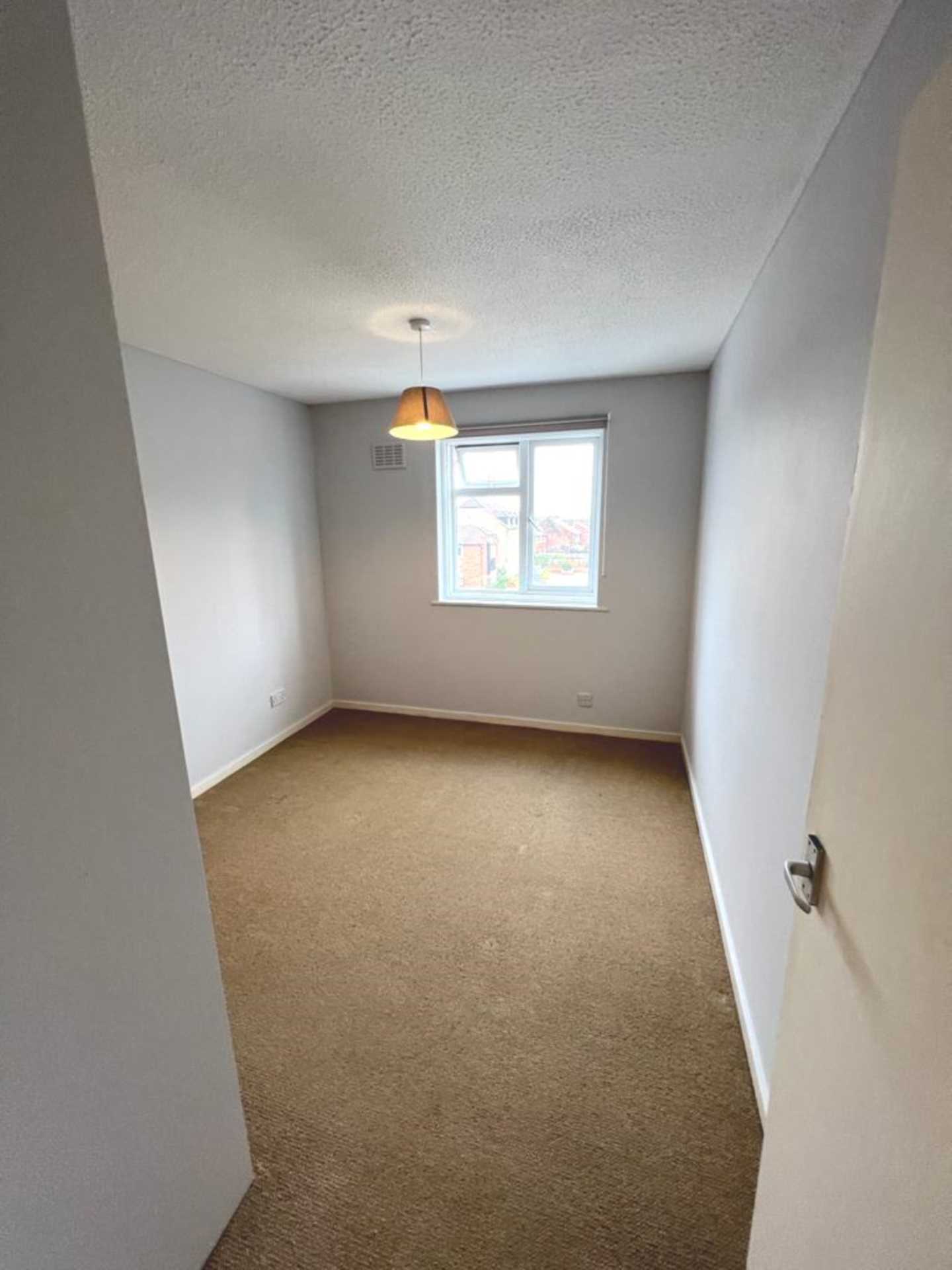 Springwood Crescent, Edgware, Image 5