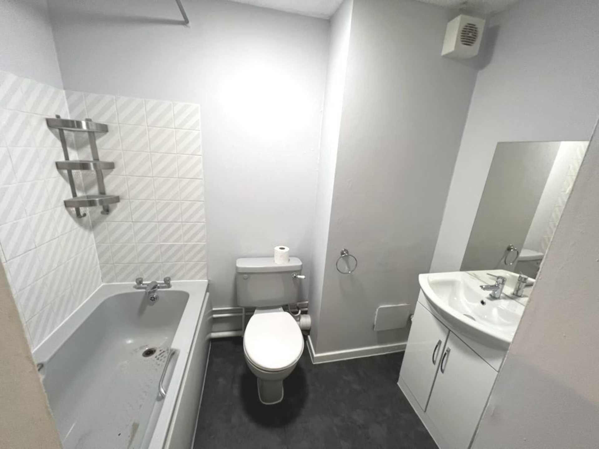 Springwood Crescent, Edgware, Image 7
