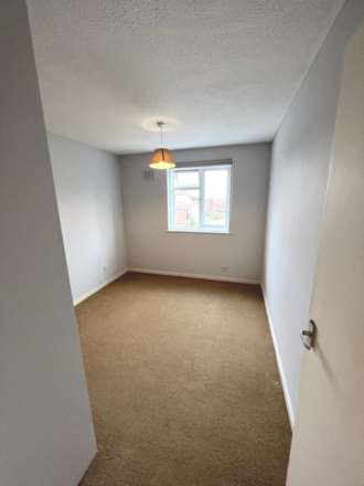 Springwood Crescent, Edgware, Image 5