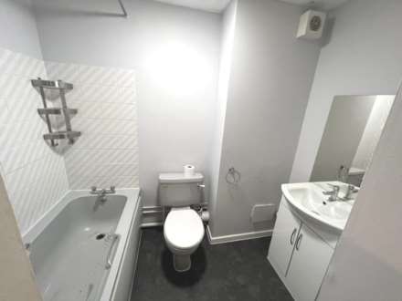 Springwood Crescent, Edgware, Image 7