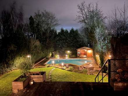Barnet Lane, Elstree, Image 2