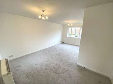 Kensington Way, Borehamwood, Image 4