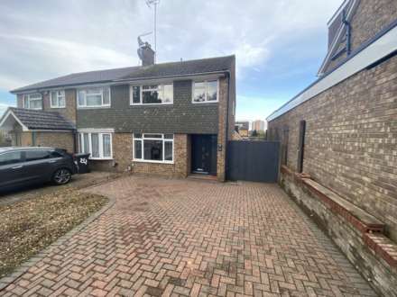 Lexington Close, Borehamwood, Image 1