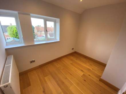 Ayot Path, Borehamwood, Image 12