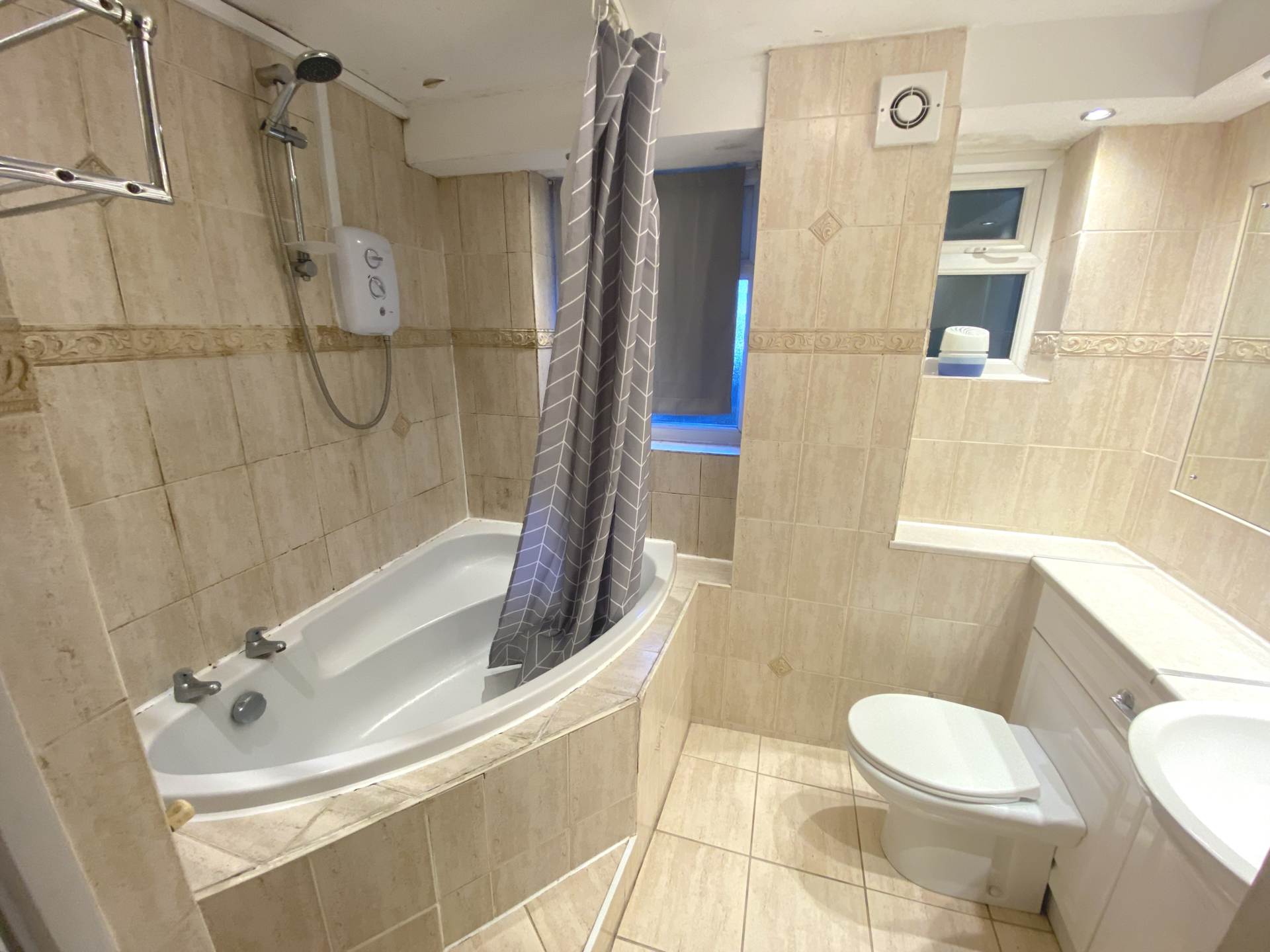 Red Road, Borehamwood, Image 12