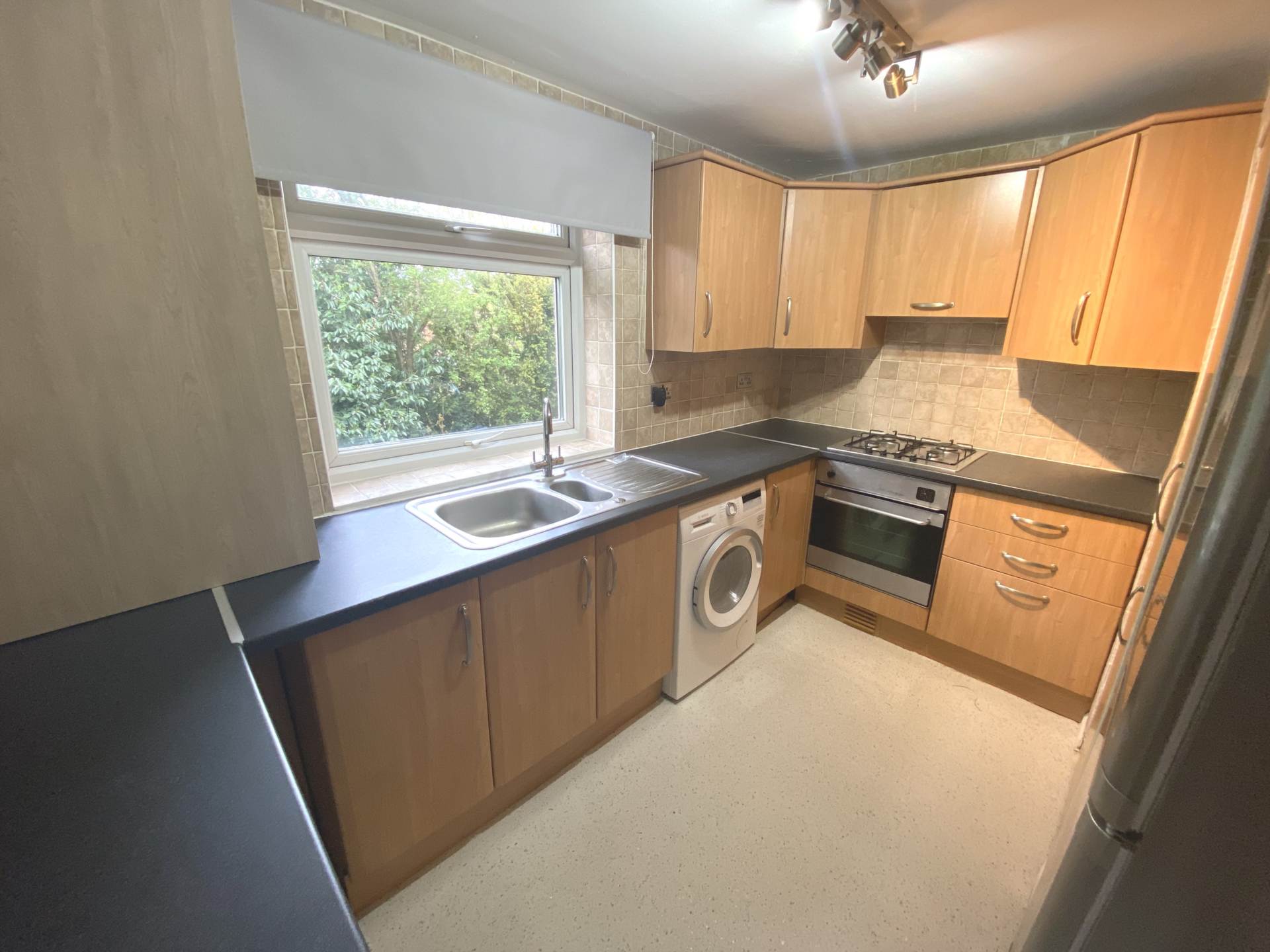 Red Road, Borehamwood, Image 7