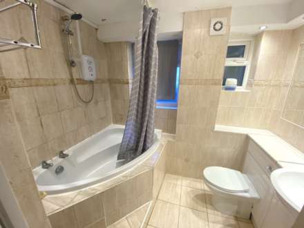 Red Road, Borehamwood, Image 12