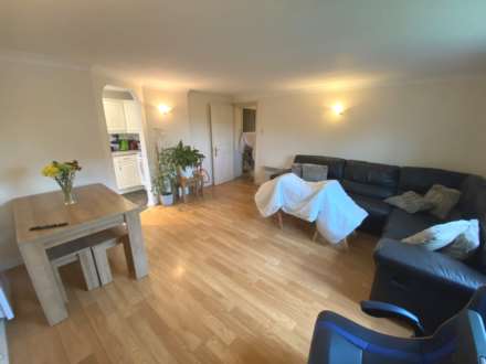 Station Road, Borehamwood, Image 2