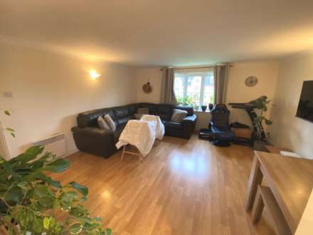 Station Road, Borehamwood, Image 4
