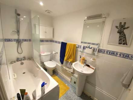 Station Road, Borehamwood, Image 9