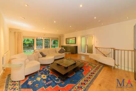 Barnet Lane, Elstree, Image 18