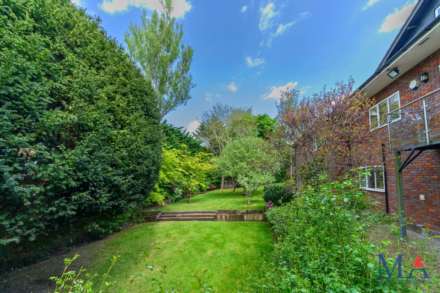 Barnet Lane, Elstree, Image 20