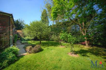 Barnet Lane, Elstree, Image 21