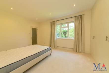 Barnet Lane, Elstree, Image 54