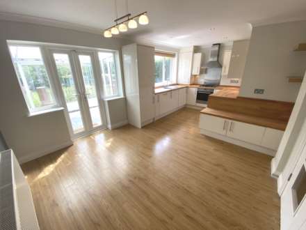 3 Bedroom Semi-Detached, Gateshead Road, Borehamwood