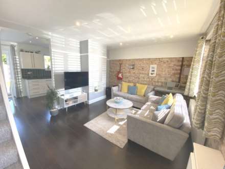 Cranes Way, Borehamwood, Image 2