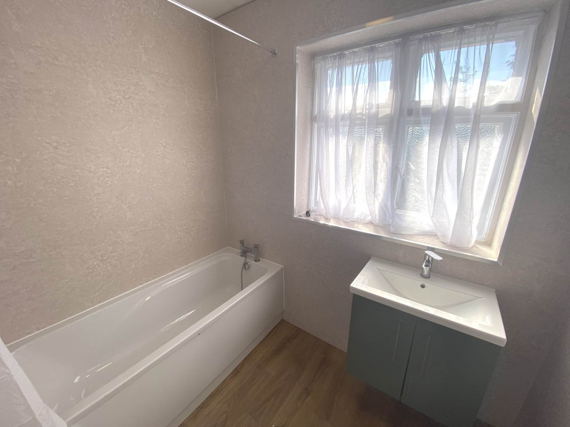 Hartsbourne Road, Bushey, Image 11