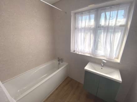 Hartsbourne Road, Bushey, Image 11