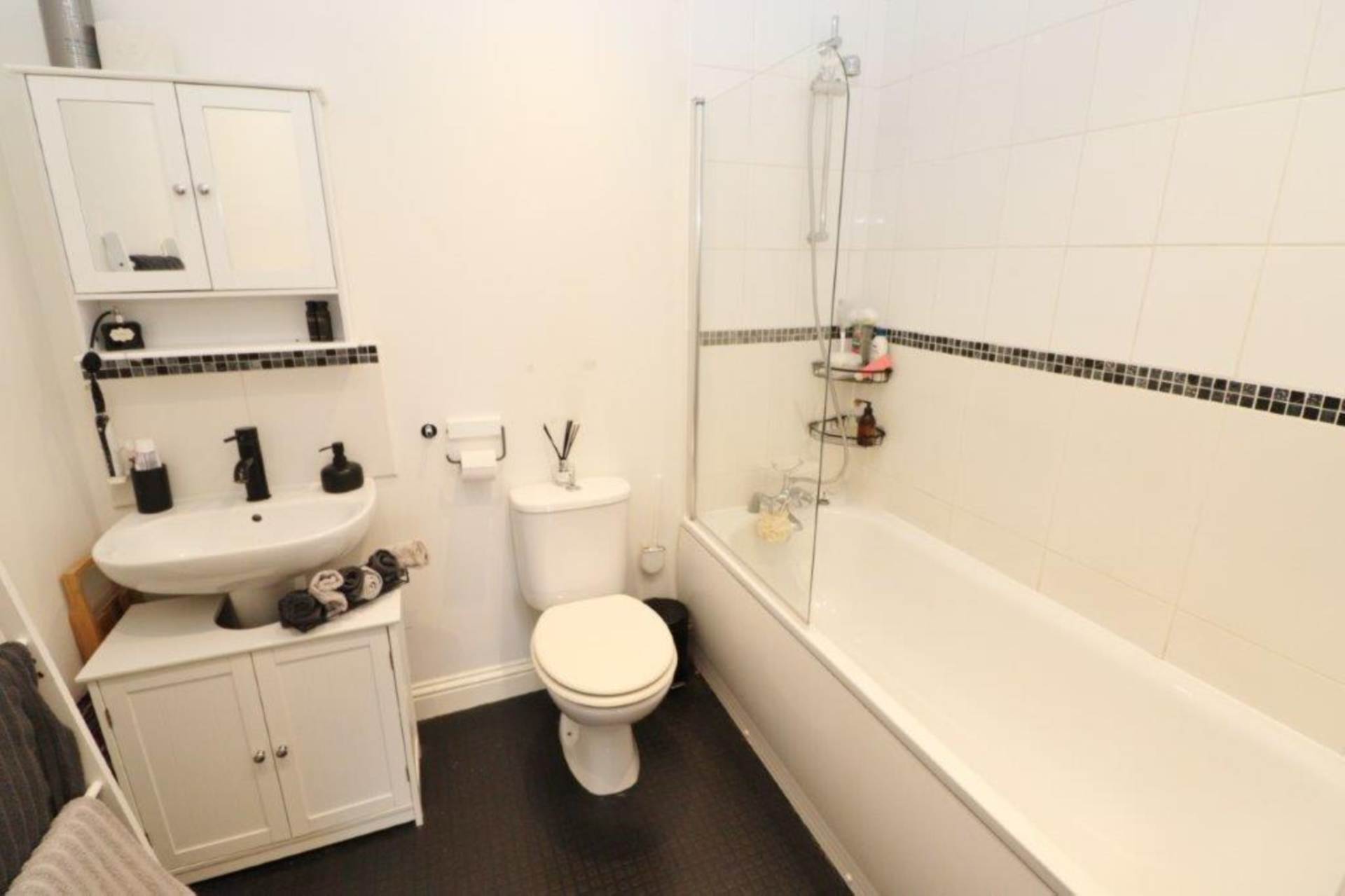 Arundel Drive, Borehamwood, Image 14