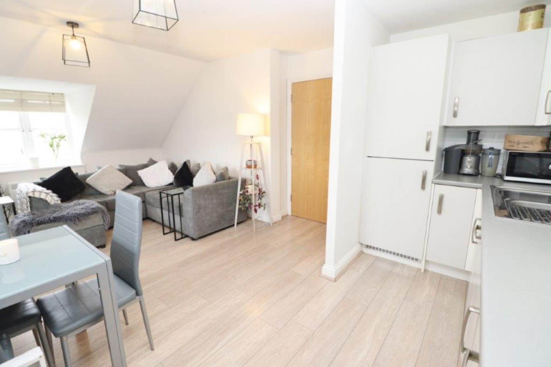 Arundel Drive, Borehamwood, Image 6