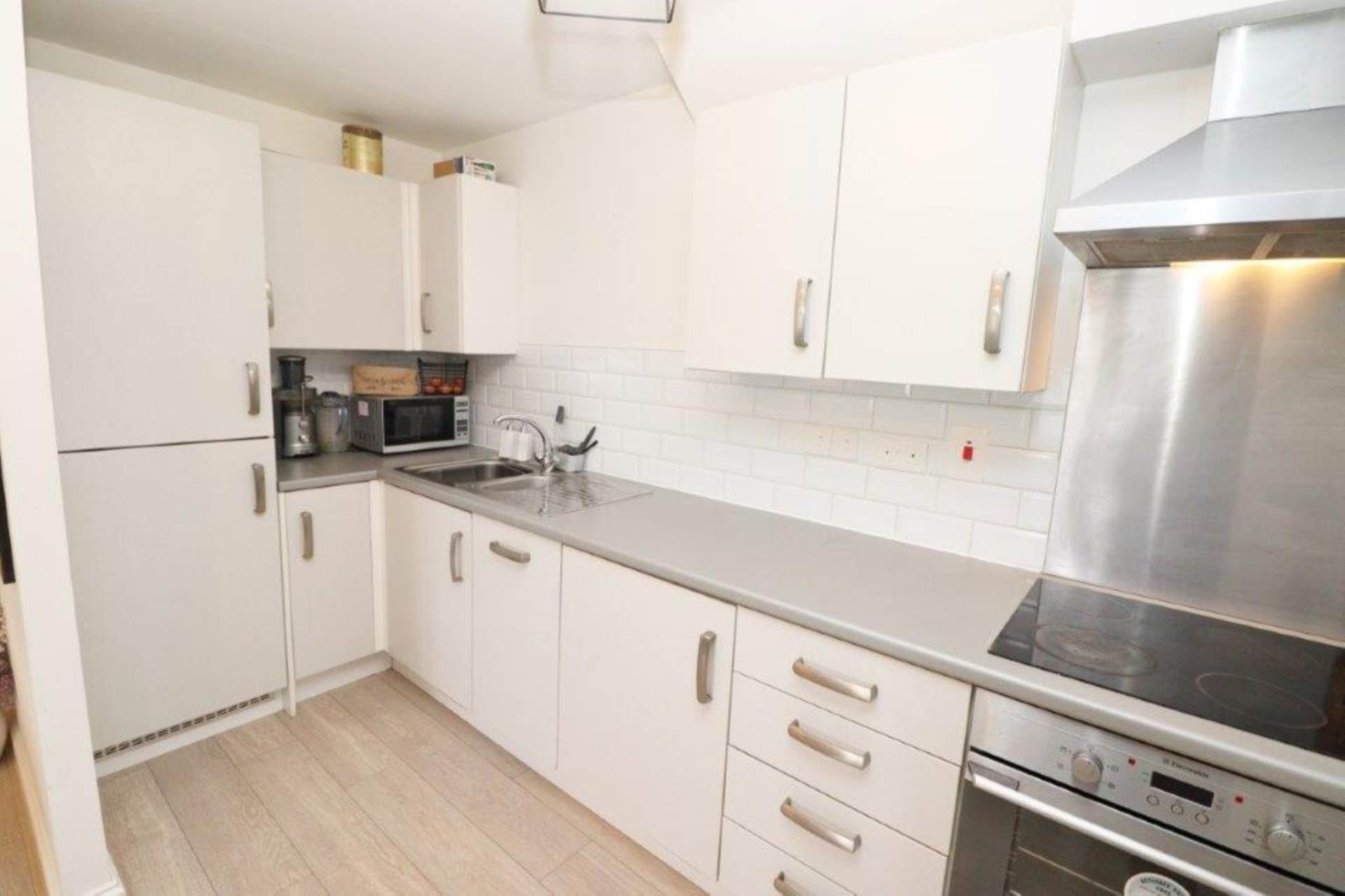 Arundel Drive, Borehamwood, Image 7
