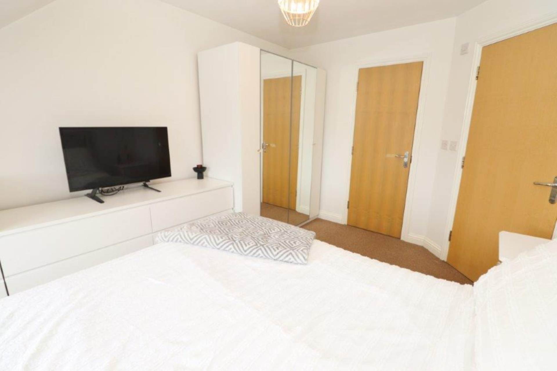 Arundel Drive, Borehamwood, Image 8