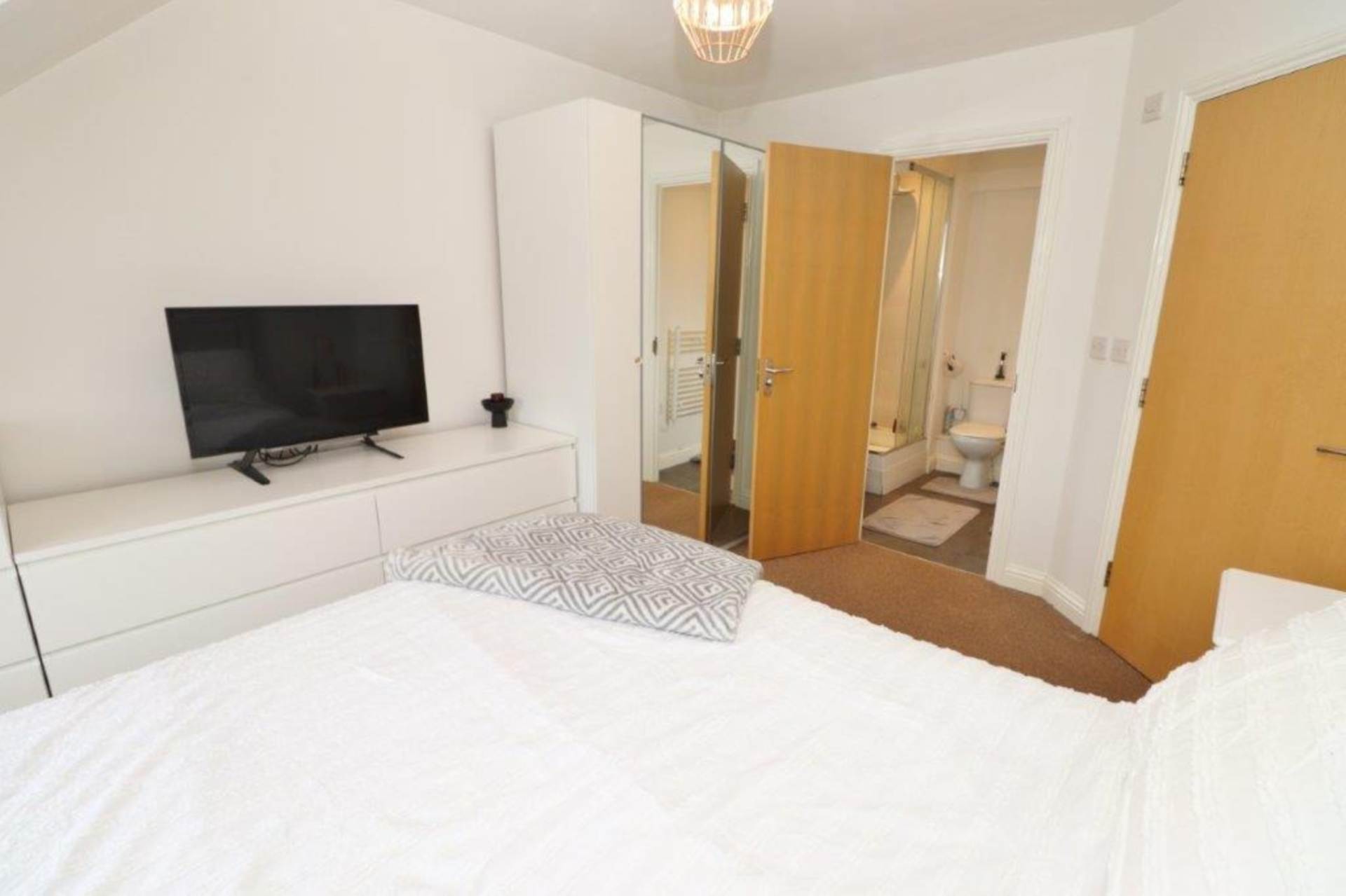 Arundel Drive, Borehamwood, Image 9