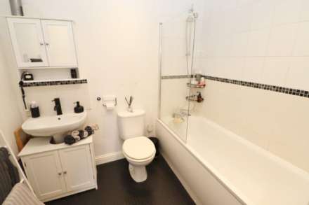 Arundel Drive, Borehamwood, Image 14