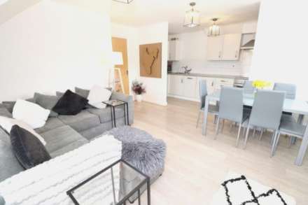 Arundel Drive, Borehamwood, Image 3