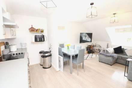 Arundel Drive, Borehamwood, Image 5