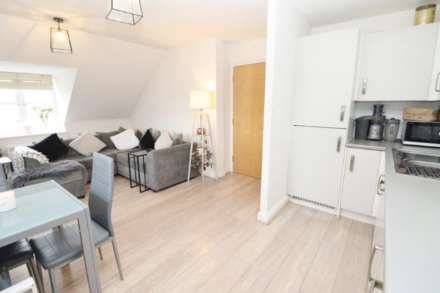 Arundel Drive, Borehamwood, Image 6