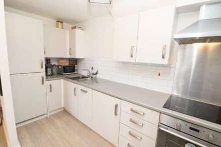 Arundel Drive, Borehamwood, Image 7