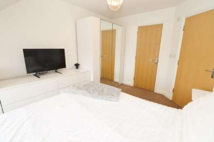 Arundel Drive, Borehamwood, Image 8
