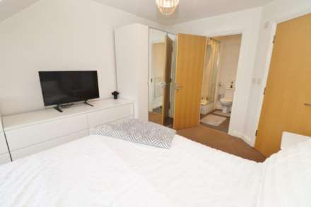 Arundel Drive, Borehamwood, Image 9