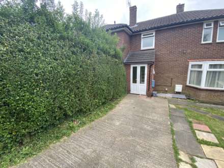 3 Bedroom Semi-Detached, Gateshead Road, Borehamwood