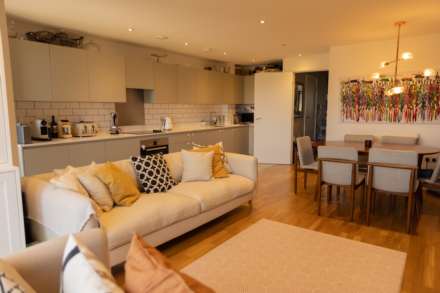 Brook Road, Borehamwood, Image 3