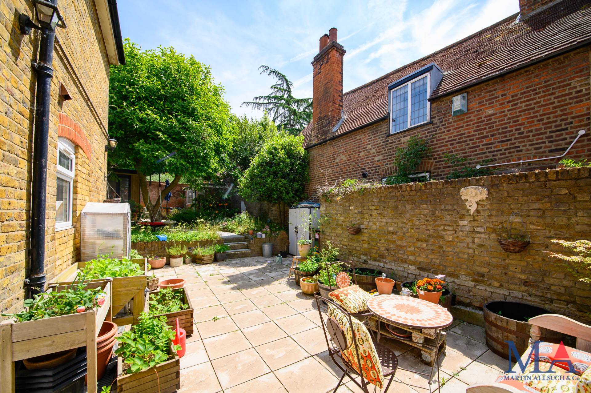 High Street, Elstree, Image 38