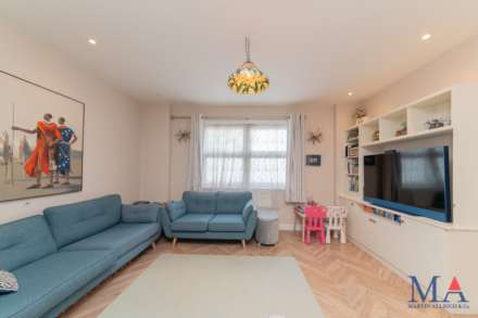 High Street, Elstree, Image 3