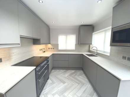 Somers Way, Bushey, Image 4