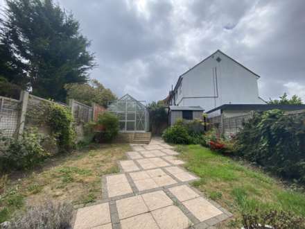 Somers Way, Bushey, Image 8
