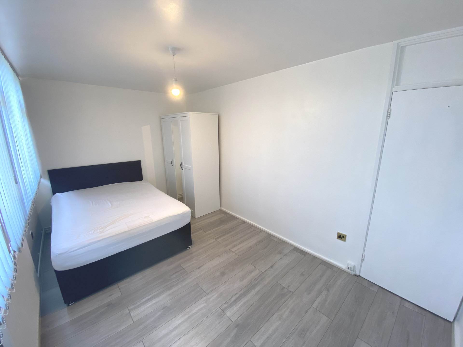 Leeming Road, Borehamwood, Image 6