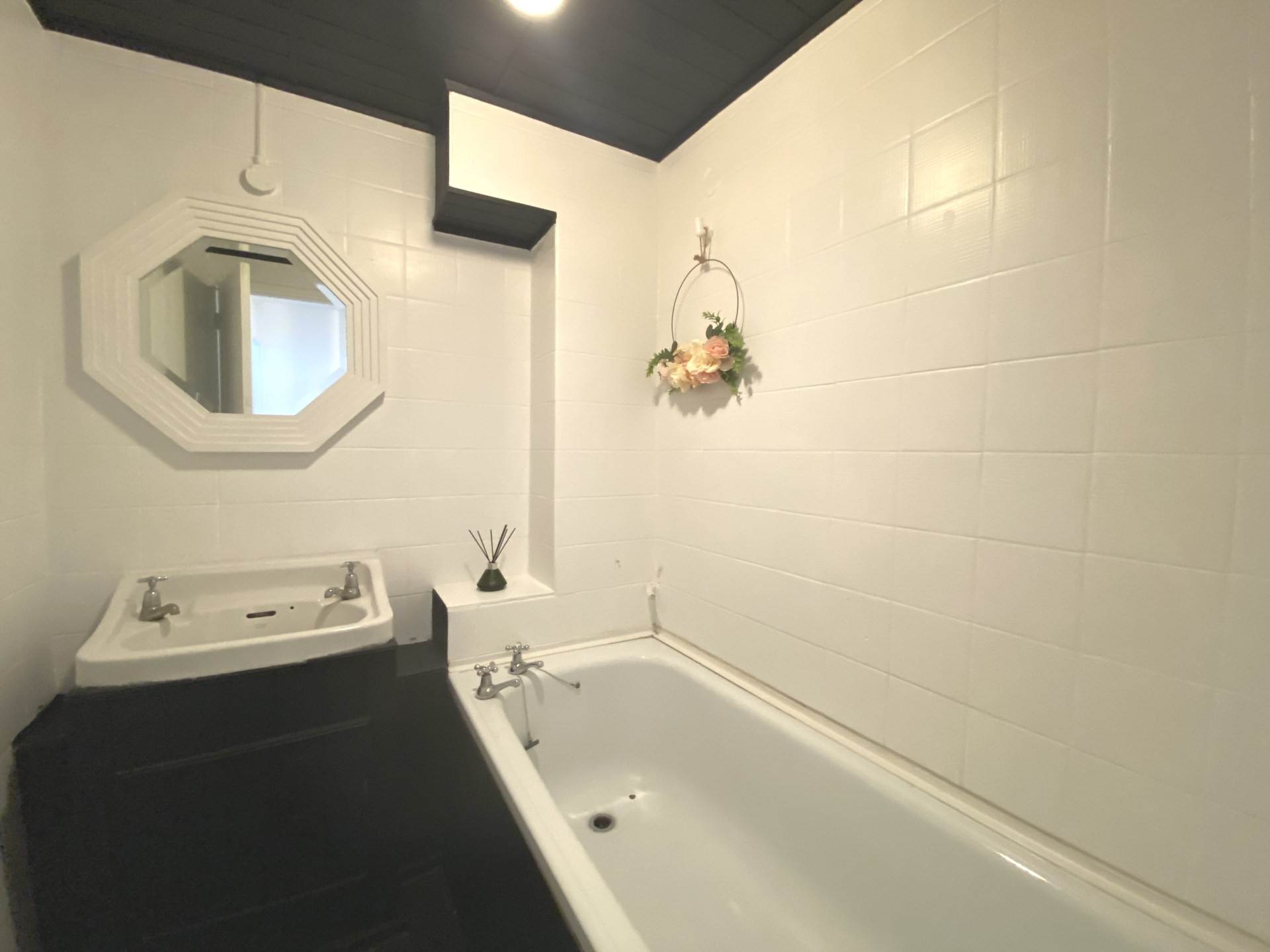 Leeming Road, Borehamwood, Image 9